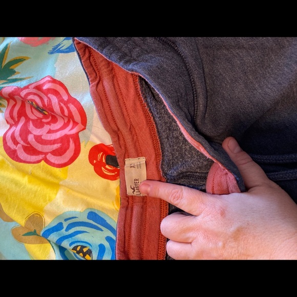 Youth Male Short Hollister Size XS - Picture 2 of 2